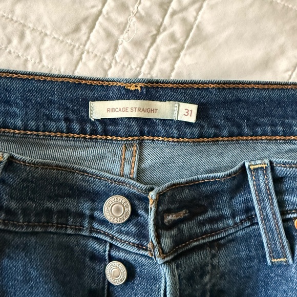 Levi's High Rise Blue Jeans - Picture 2 of 4